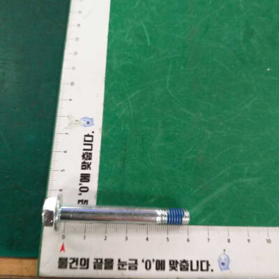 DC66-00572A | Dryer Shaft Roller